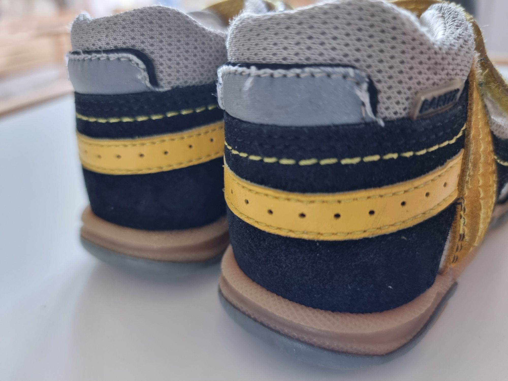 Buty bartek sandały kapcie do żłobka przedszkola 23


Do sprzedania ge