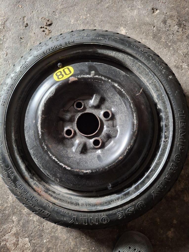 Dwa komplety opon letnie i zimowe 165.65.R14   plus 4 felgi stalowe.