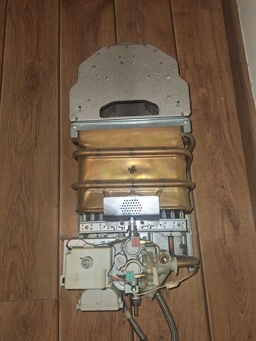 Esquentador praticamente sem uso e inteligente e muito potente.