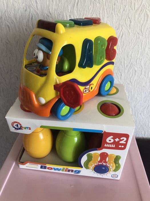 Іграшки кеглі автобус