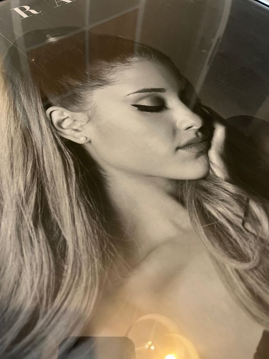 2 plakaty w srebrnej ramie Ariana Grande 90x60cm TYLKO odbiór osobisty