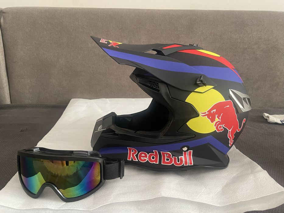 Kask redbull z goglami nowy