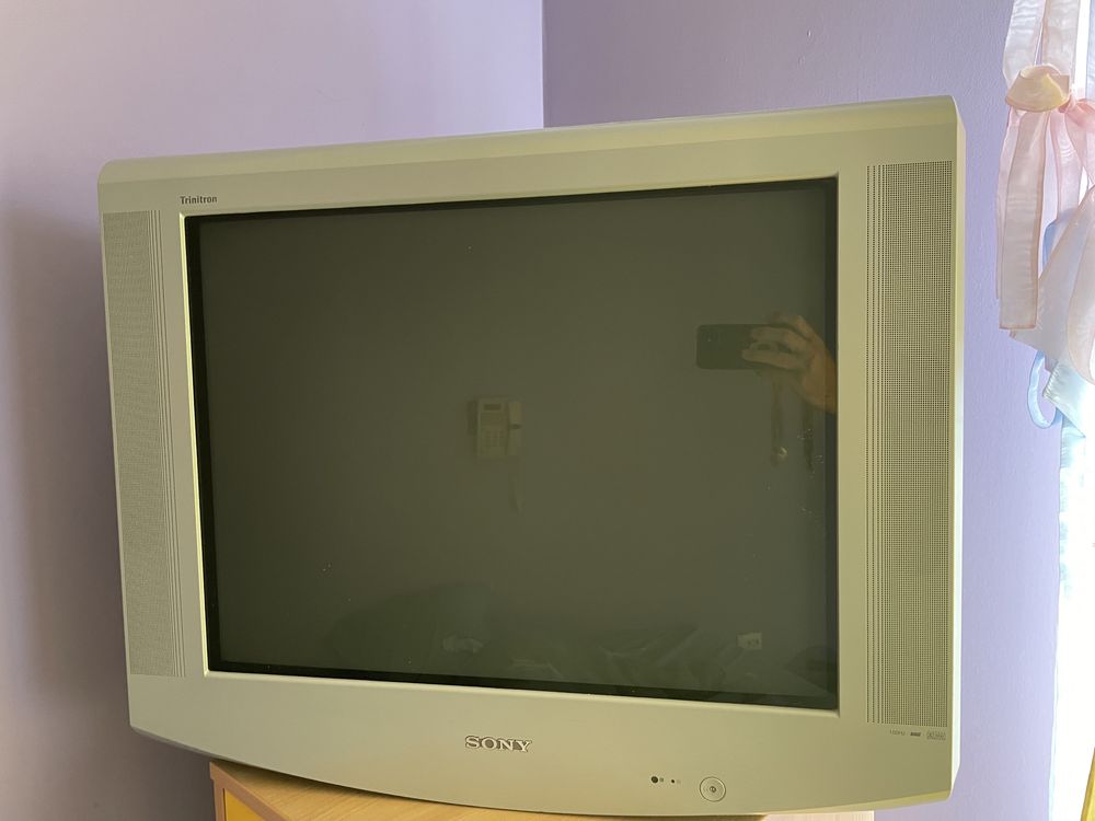 Sony trinitron color tv KV- 29LS60E