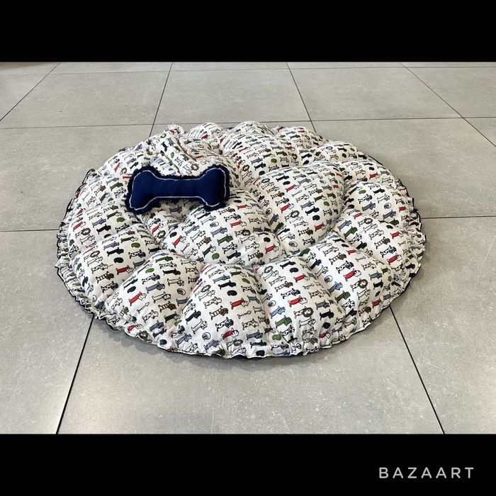 Зручна велика лежанка для котів або маленьких собак