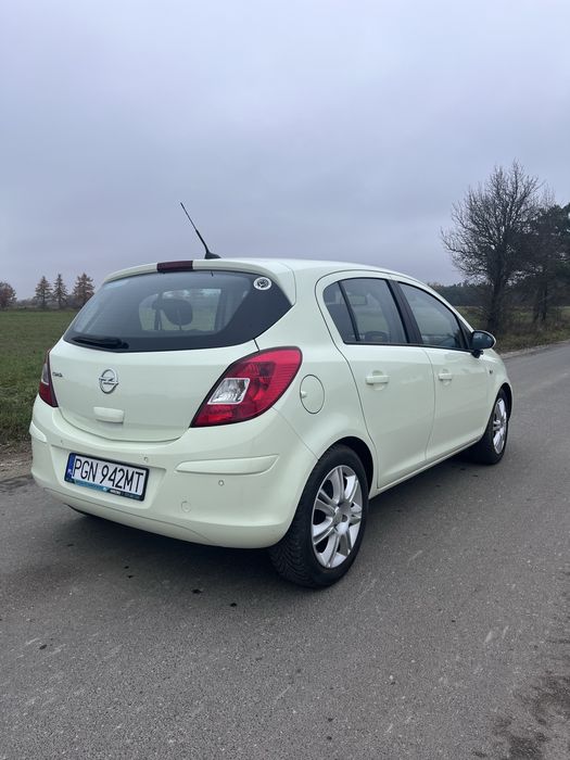 Opel corsa 1.4 lift 2011 bardzo dobrze wyposażona!!