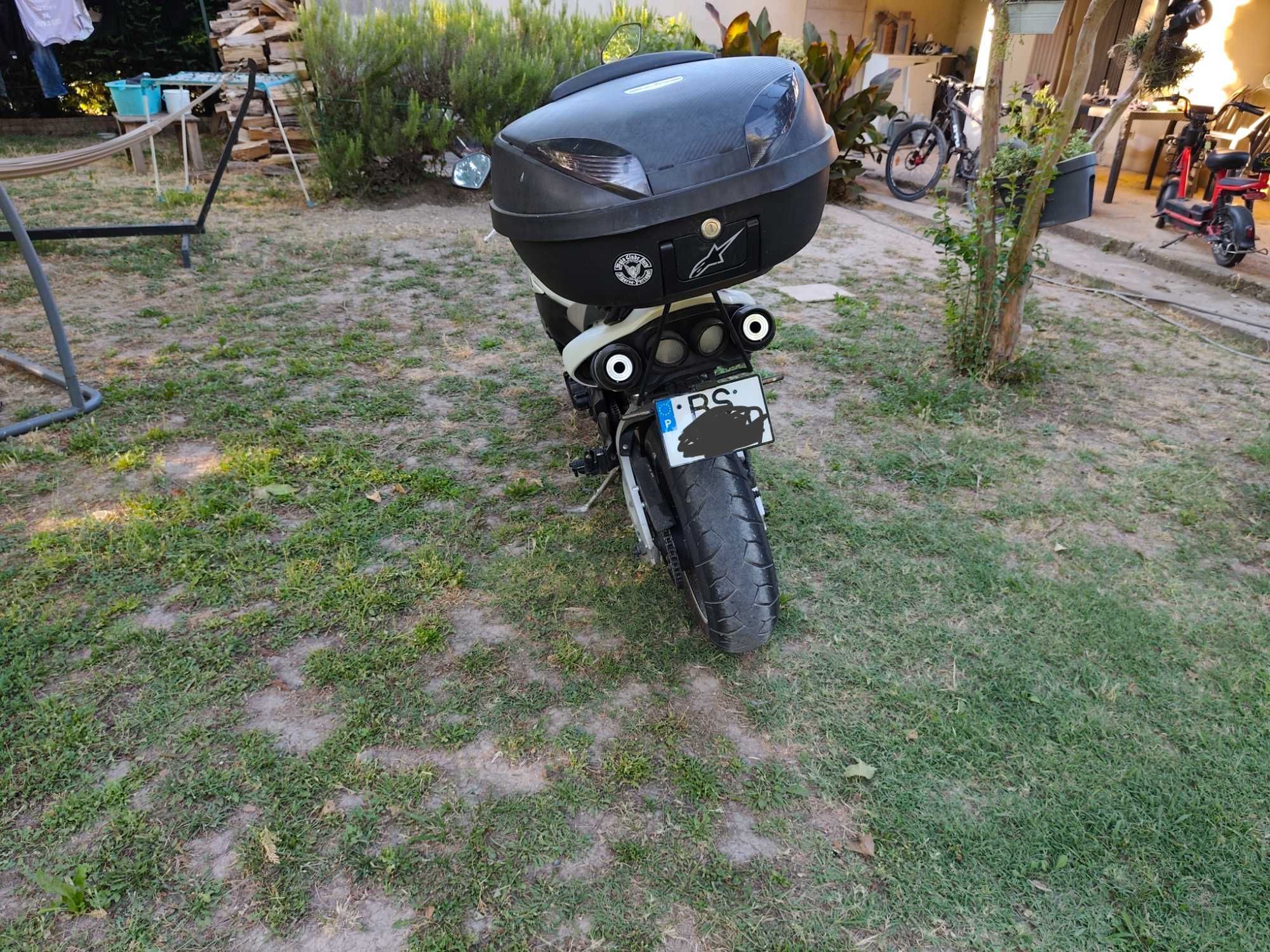 Mota Suzuki GSR 600