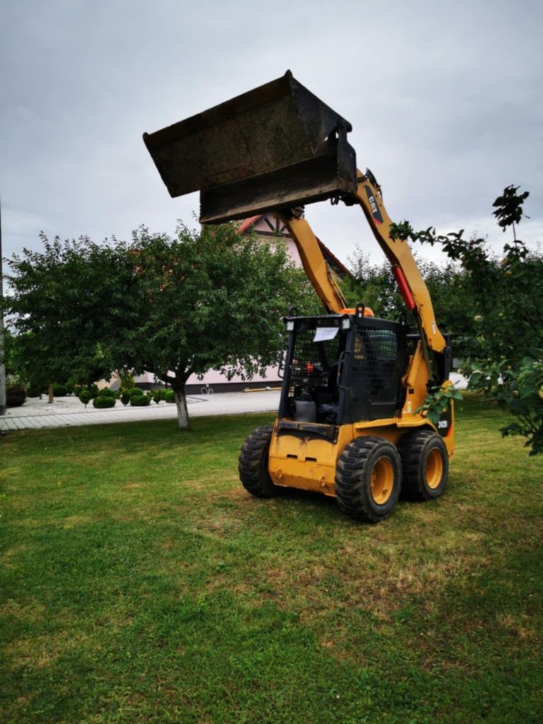Ładowarka  Caterpillar 242B3