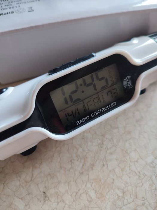 Многофункциональные электронные часы, будильник, термометр, календарь,