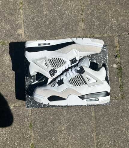 Jordan_4_Retro_Military_Black R.41