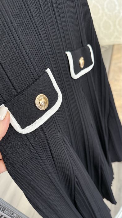 Черное платье self portrait