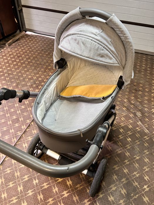 Коляска 2в1 як для хлопчика так і для дівчинки.