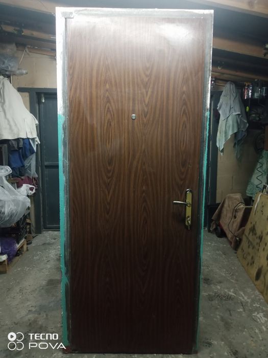 Двери.Двері(204х79см) входные металлические.Б/У.