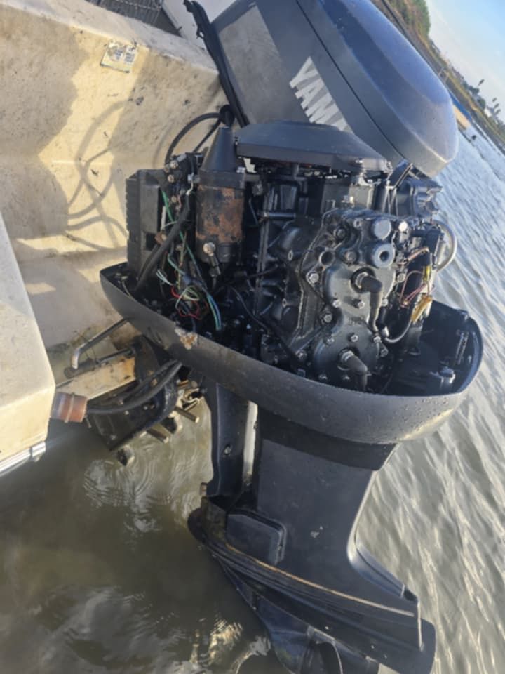 Vendo barco riamar com motor yamaha 115cv V4 2 tempos