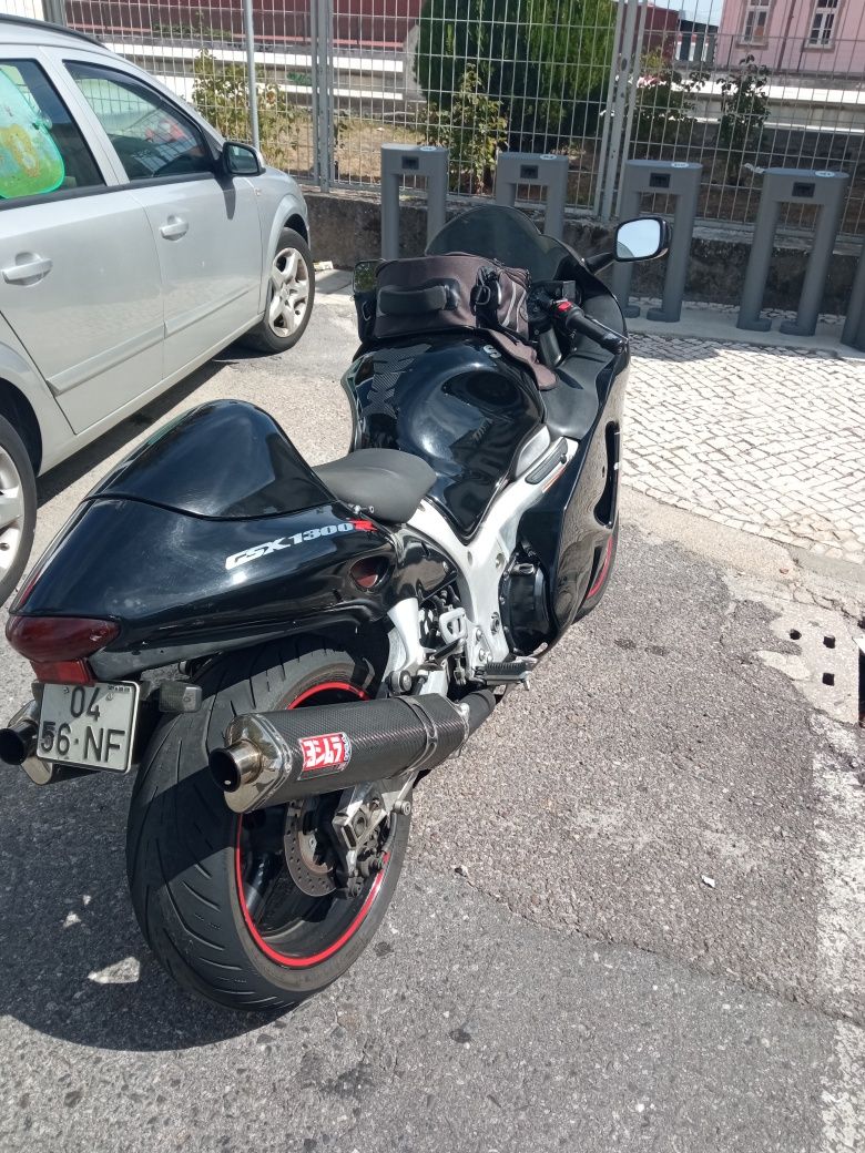 Suzuki Hayabusa 99 para peças ou completa com dois motores danificados