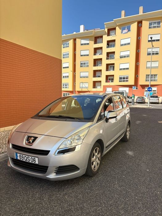Automóvel Peugeot 5008