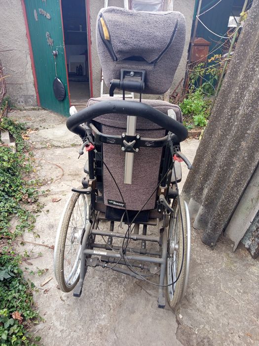 Отдам инвалидную коляску