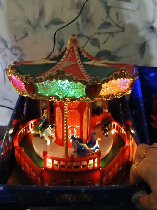 Новорічний декор інсталяція музична лускунчик адвент календар новогодн