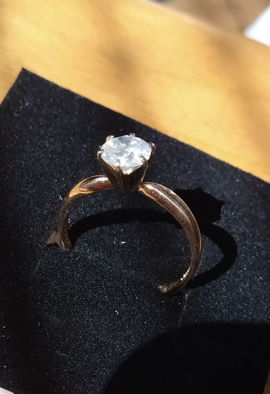 Кольцо с бриллиантом 1 карат