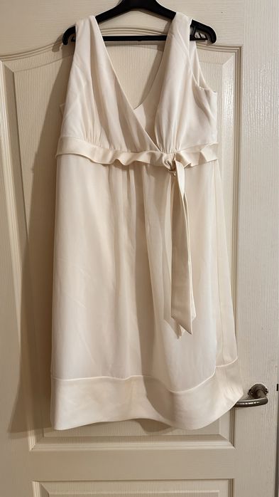 Білі сукні до коліна