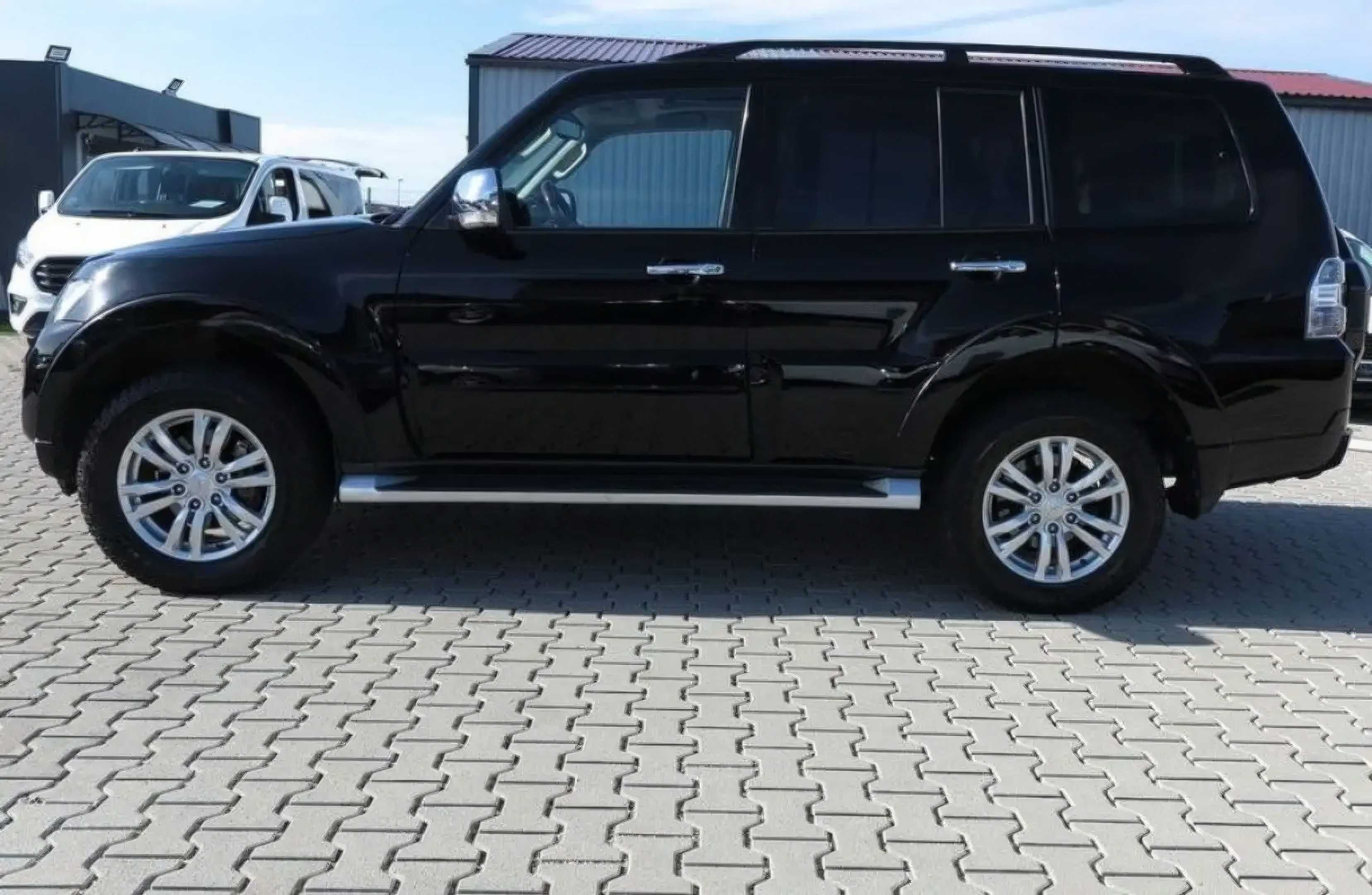 2018 Mitsubishi Pajero