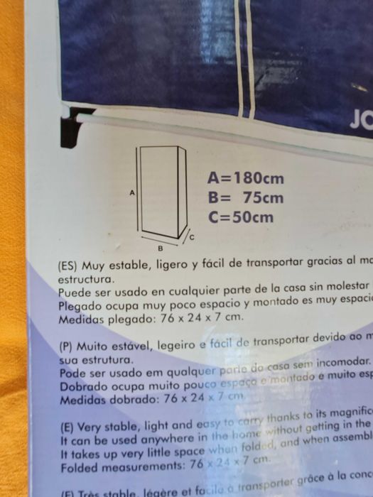 Roupeiro em tecido e estrutura tubular interna