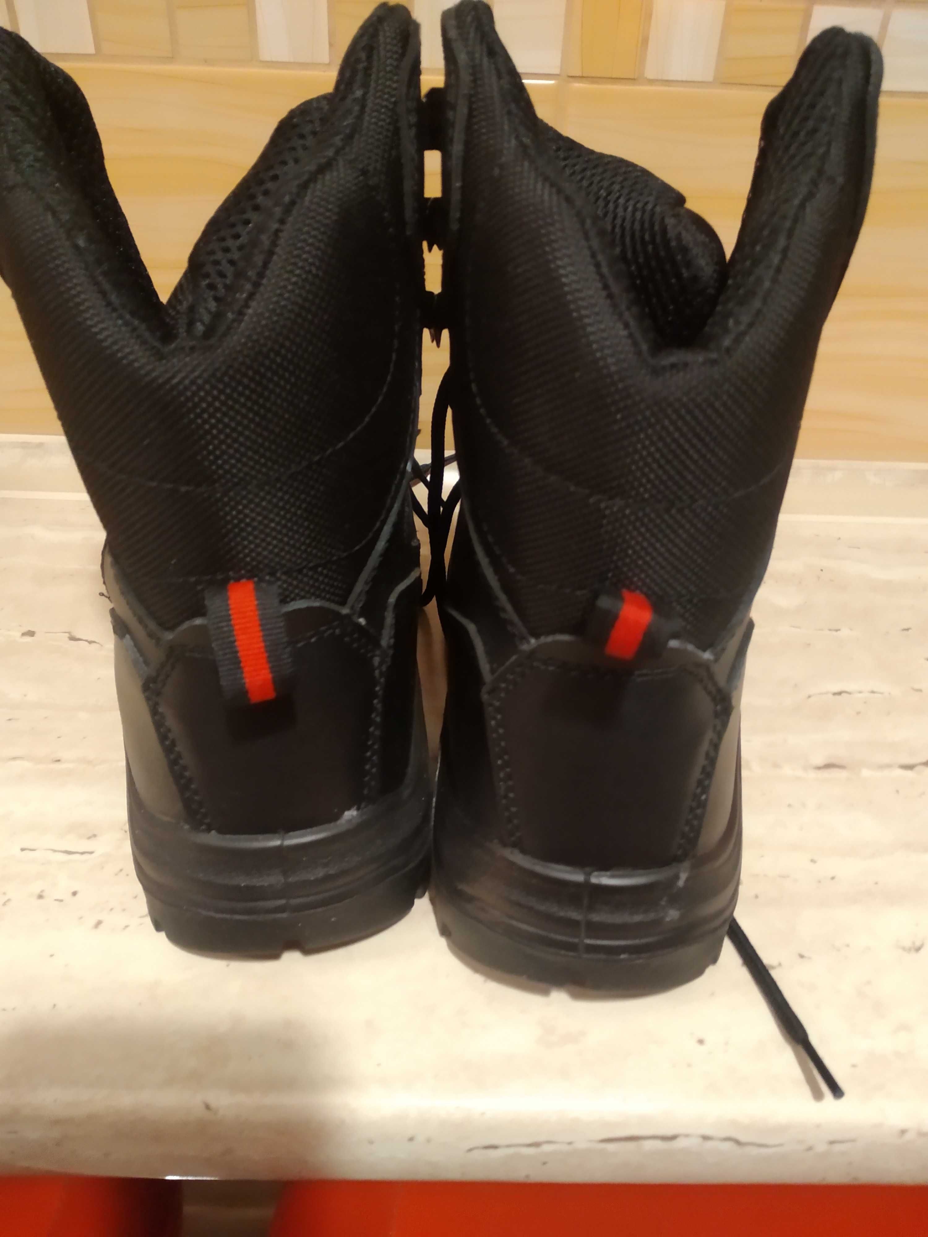 Nowe czarne buty taktyczne roz.42