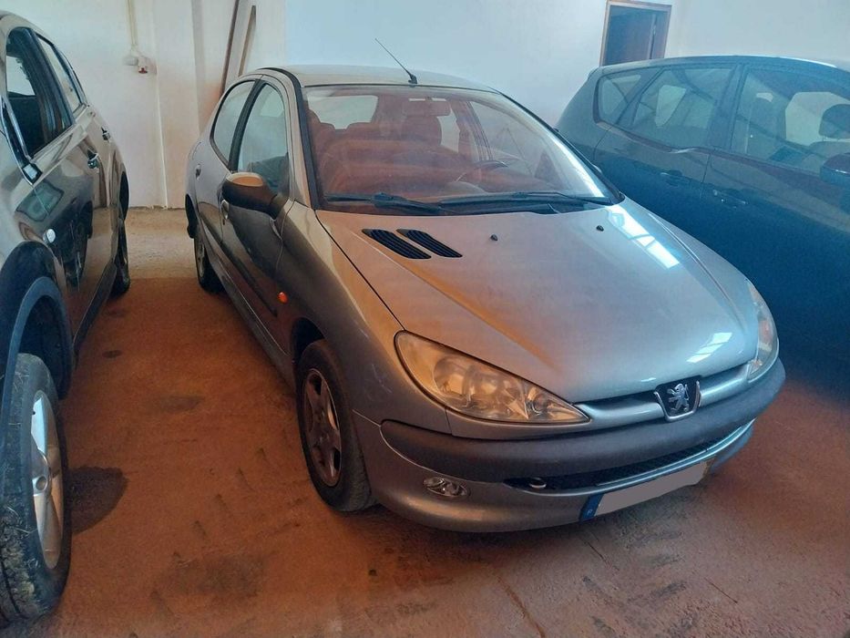 Peugeot 206 1.4 gasolina ano 2004 5 portas para peças