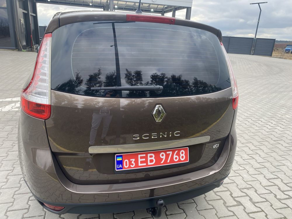 Продам Renault Grand Scenic 2011