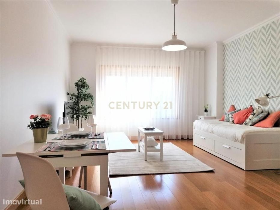 Apartamento mobilado para arrendamento no Parque das Naçoes