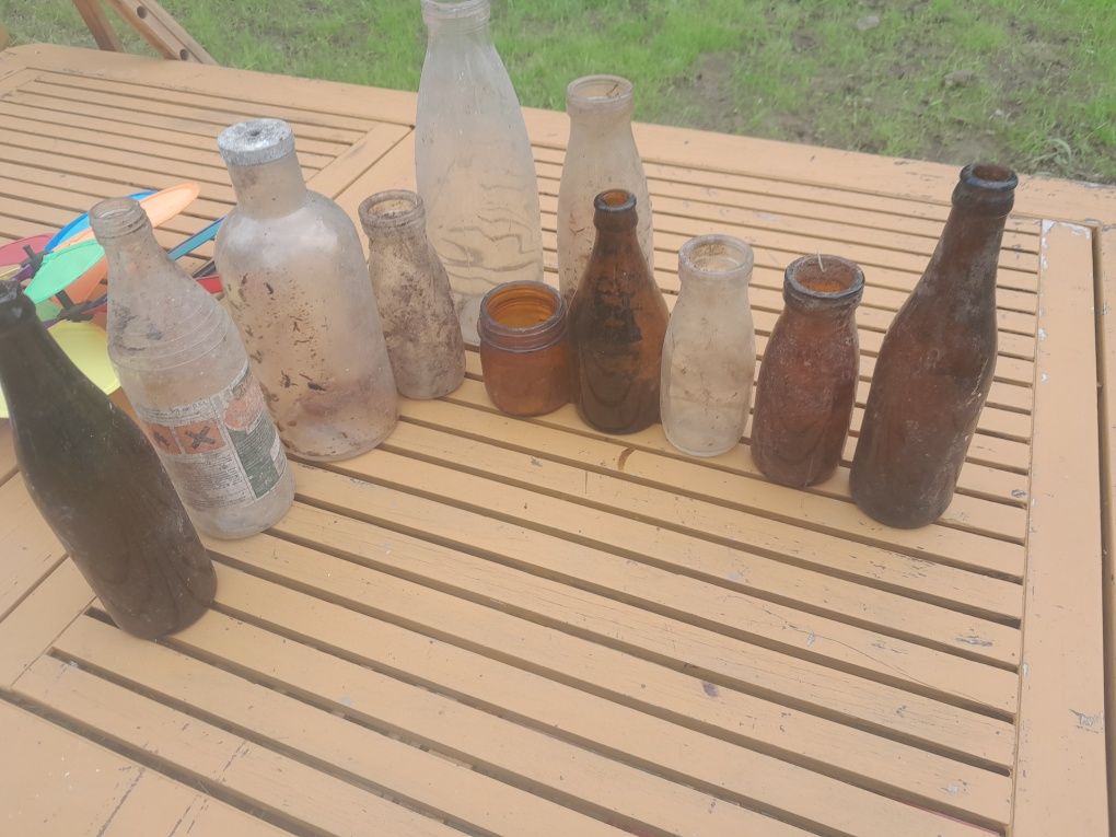 Butelki różnego rodzaju i kształtu lata70 prl