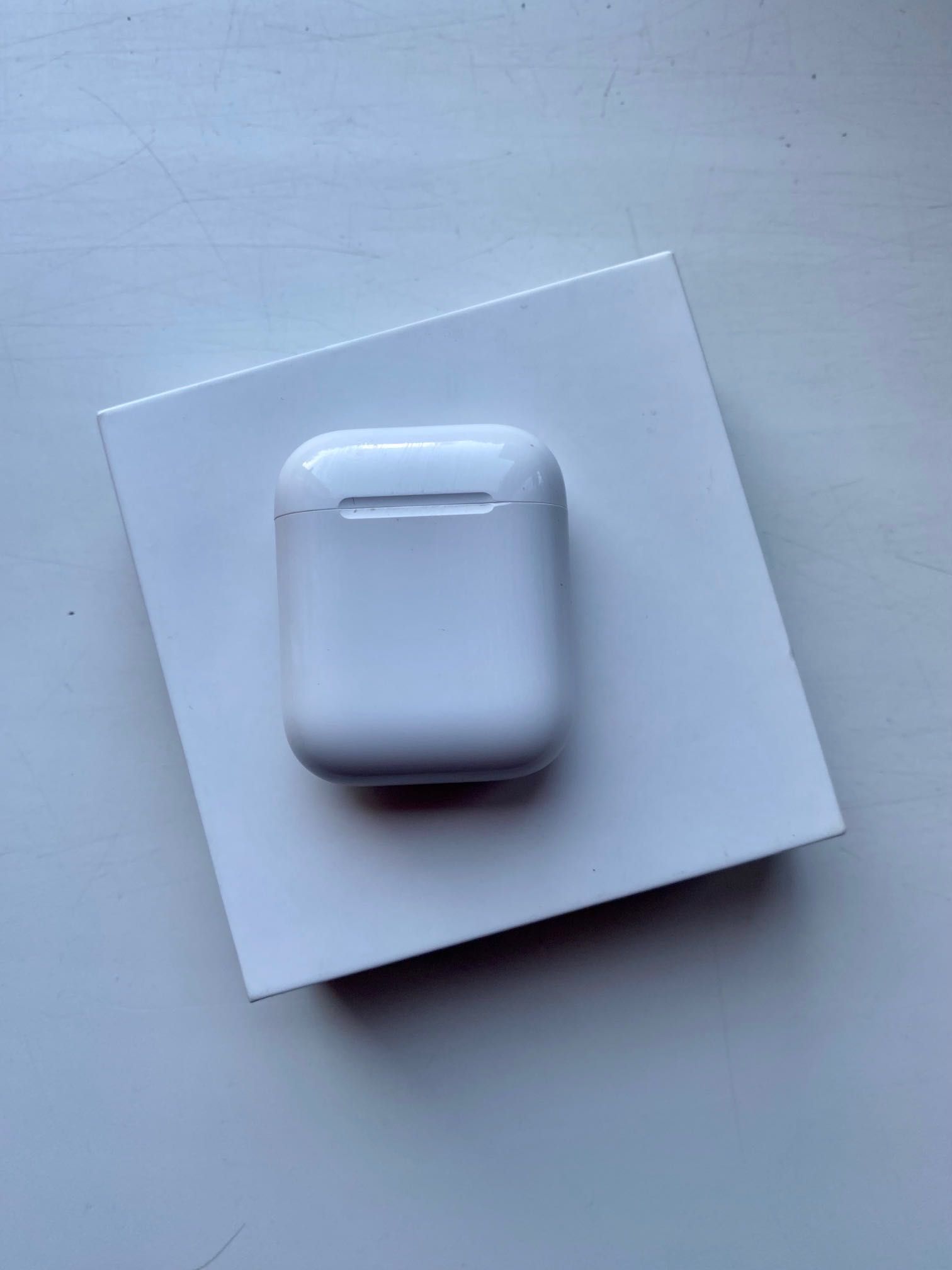 Продам AirPods 1