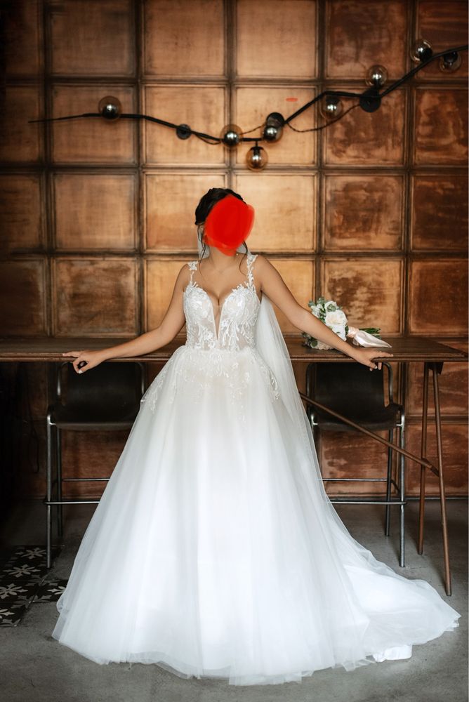 Весільна сукня з шлейфом Dominis ручна вишивка