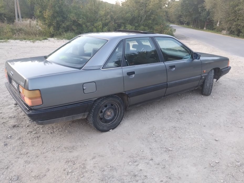 Ауді 100 в доброму стані.