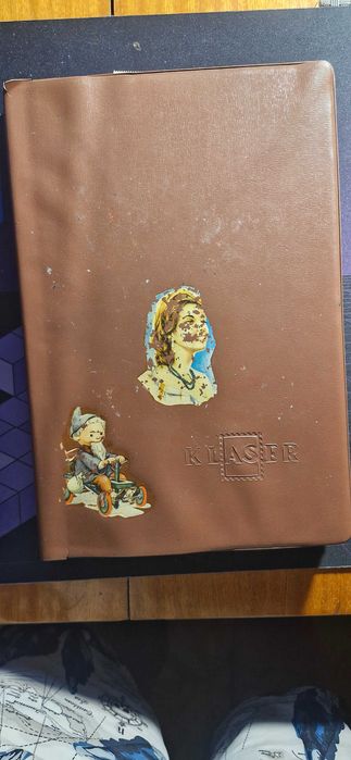 Sprzedaję duży album ze znaczki.