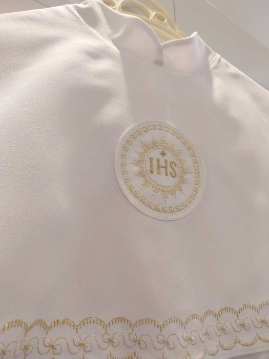 alba komunijna dla wysokiej dziewczynki