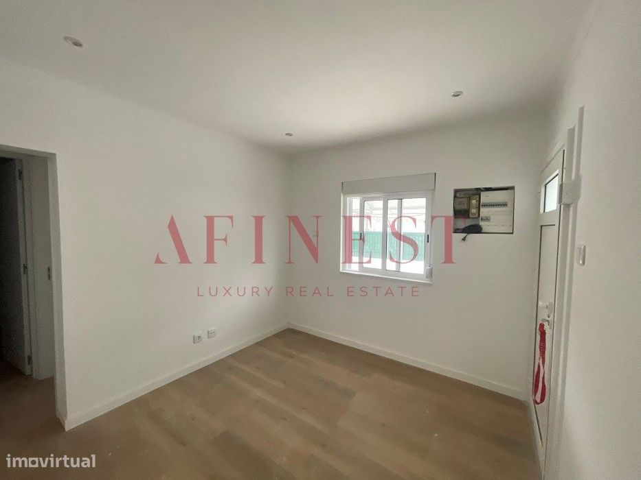 Apartamento T2 remodelado com quintal - Pontinha — Pontinha E Famões, Lisboa