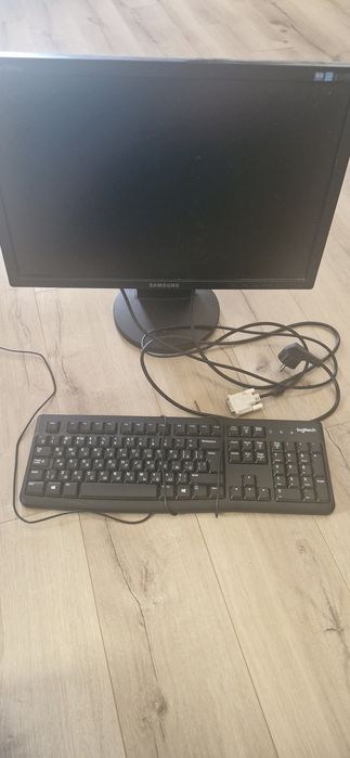 Продається монітор Samsung  плю с клавіатура