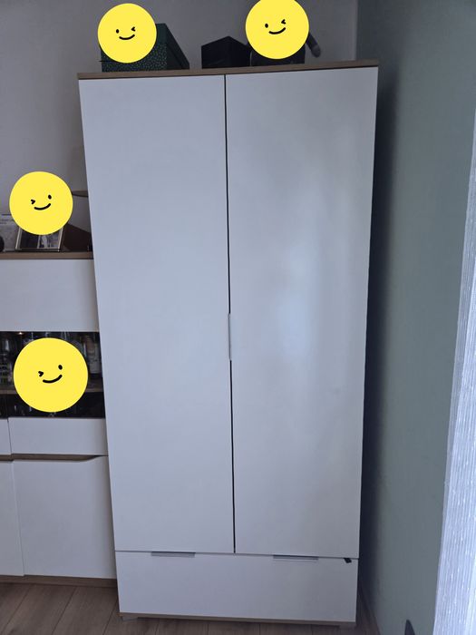 Szafa Zele brw biała z drewnianymi elementami