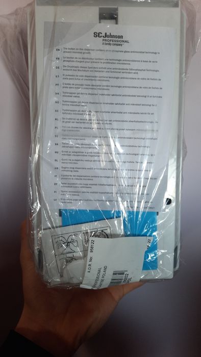 Dozownik do dezynfekcji rak