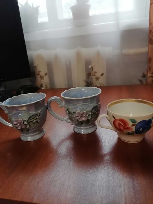 отдам бесплатно кружки сервиз