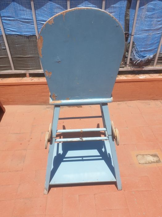 Cadeira antiga de criança madeira