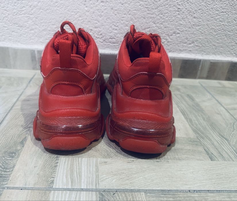 Czerwone buty Balenciaga