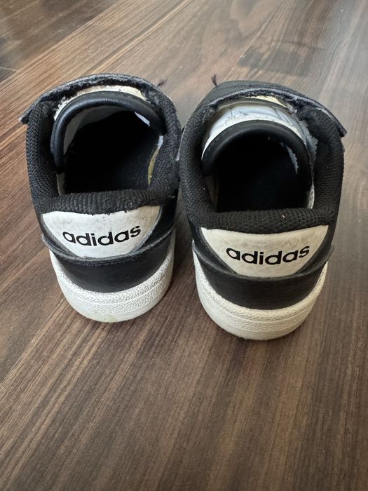 Adidasy dziecięce marki adidas rozm 25 czarno białe