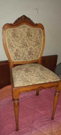 Cadeira com tecidode flores