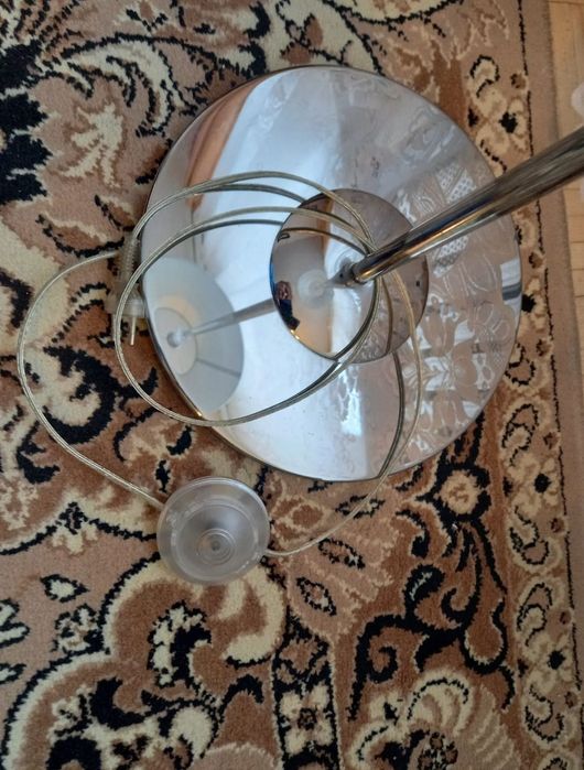 Duża lampa stojąca