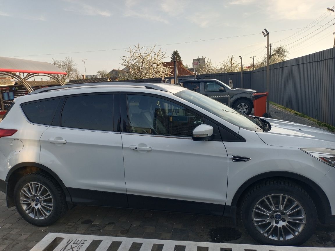 Автомобіль Ford Kuga