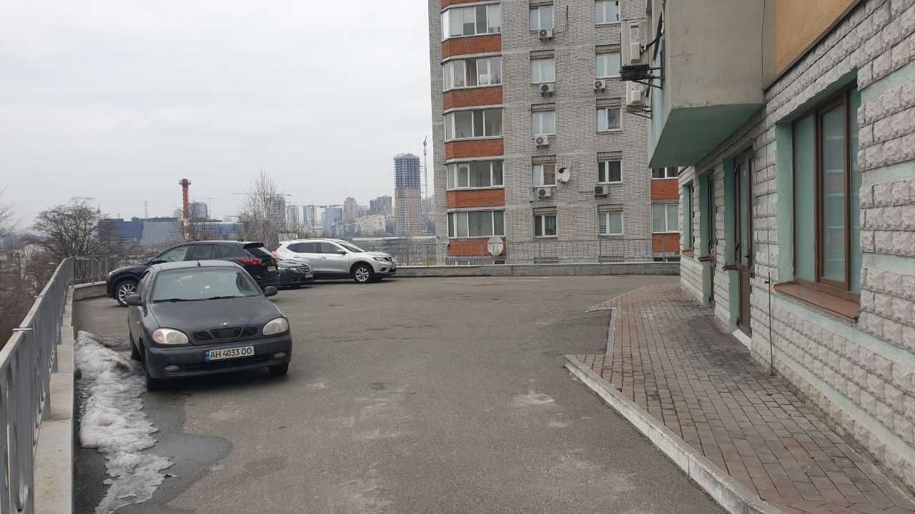 Без% 1-й поверх метро Деміївська, Автовокзал, Велика Китаївська,53