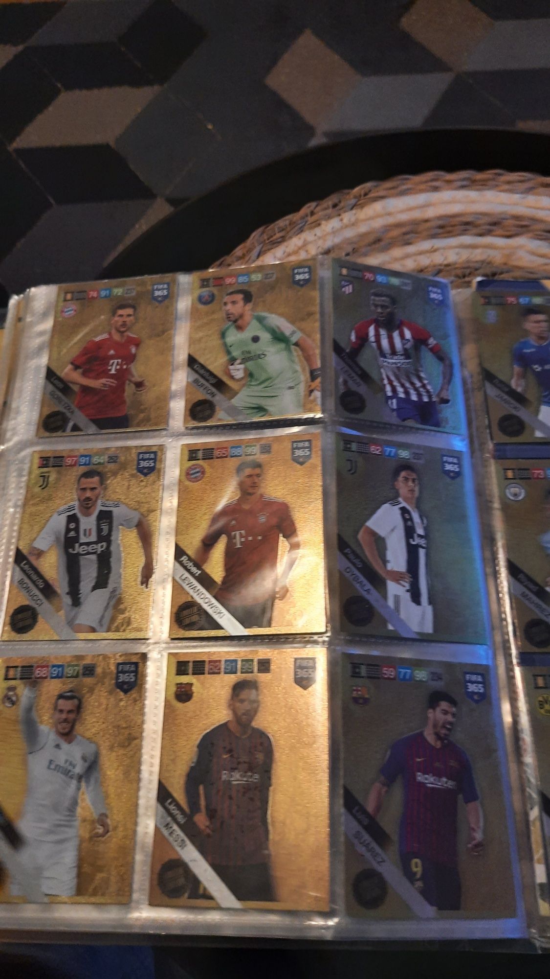 Sprzedam album fifa 2019 liczba kart 301