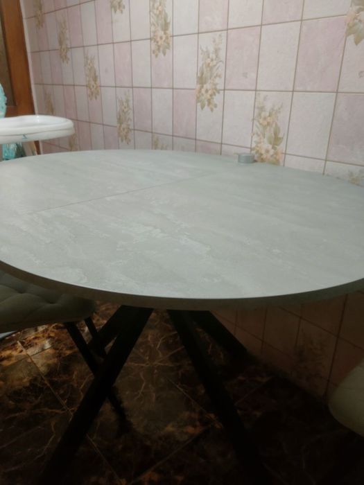 Продам стіл обідній новий