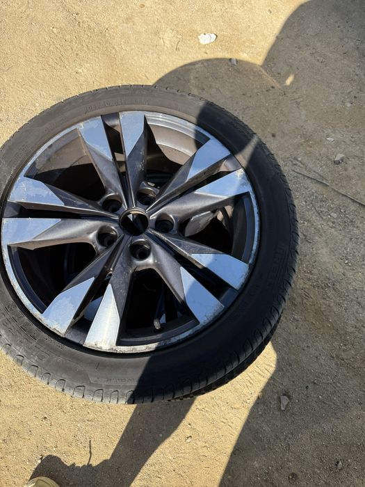 2 jantes 17” renault com pneu